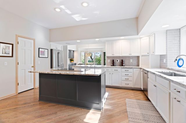 11808 Tapestry Lane, Hopkins, MN 55305