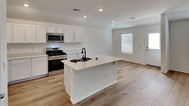 1177 Sunflower Lane, Newcastle, OK 73065