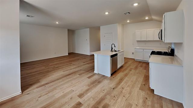 1177 Sunflower Lane, Newcastle, OK 73065