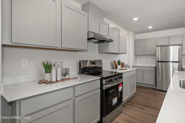 106 E Spirea Ln, Hayden, ID 83835