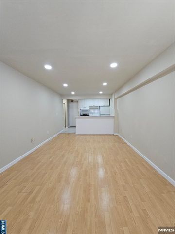 333 Grand Avenue 3M, Palisades Park, NJ 07650