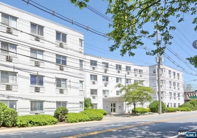 333 Grand Avenue 3M, Palisades Park, NJ 07650