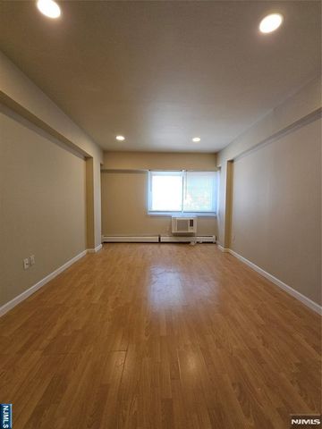 333 Grand Avenue 3M, Palisades Park, NJ 07650