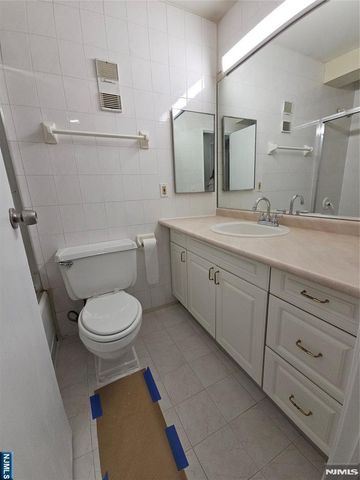 333 Grand Avenue 3M, Palisades Park, NJ 07650
