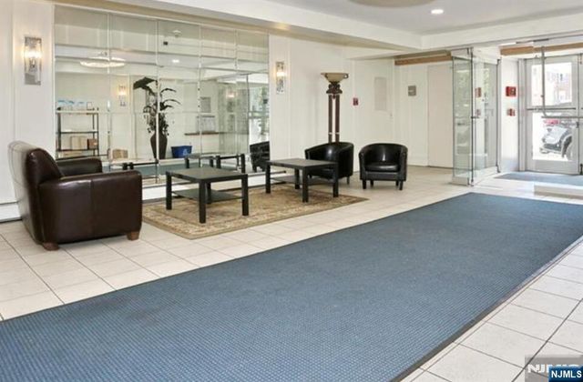 333 Grand Avenue 3M, Palisades Park, NJ 07650