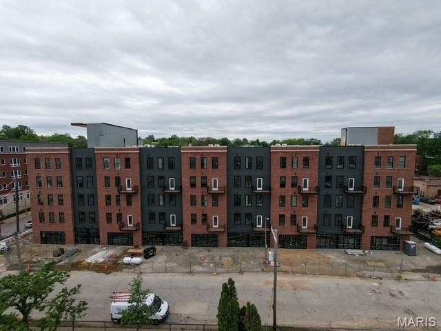 2300 LaSalle 211, St Louis, MO 63104