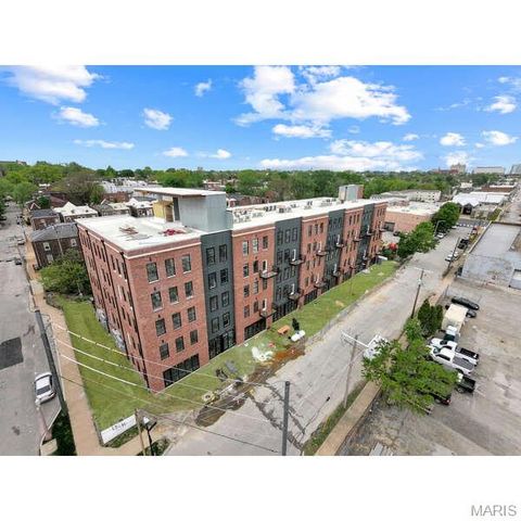 2300 LaSalle 211, St Louis, MO 63104