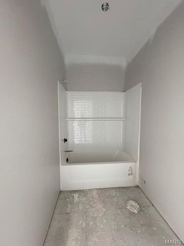 2300 LaSalle 211, St Louis, MO 63104