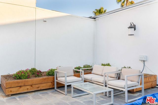 843 Wilcox Avenue 401, Los Angeles, CA 90038
