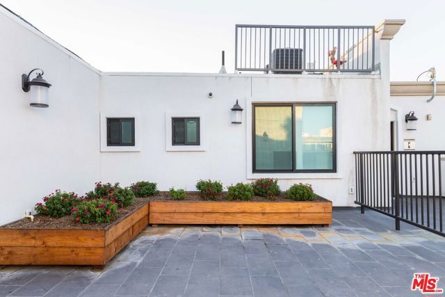 843 Wilcox Avenue 401, Los Angeles, CA 90038