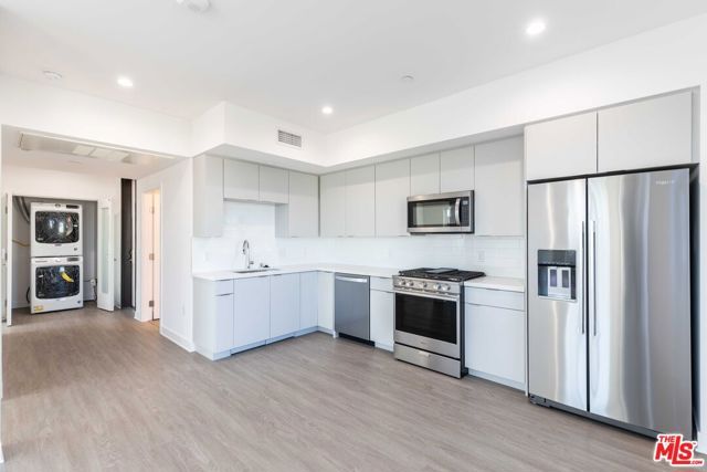 843 Wilcox Avenue 401, Los Angeles, CA 90038