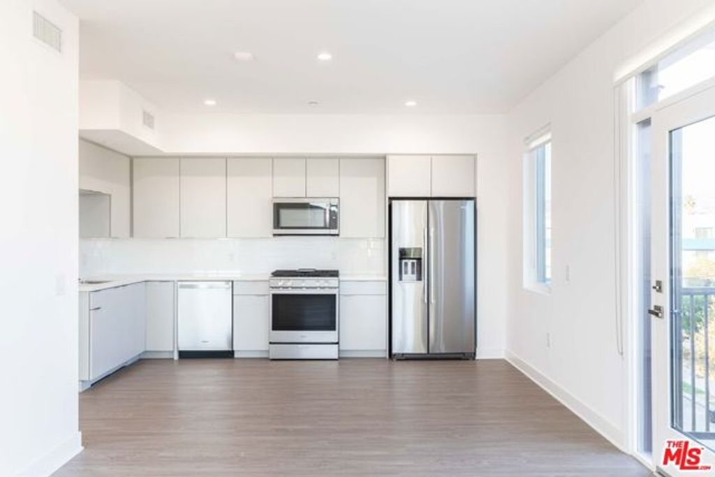 843 Wilcox Avenue 401, Los Angeles, CA 90038