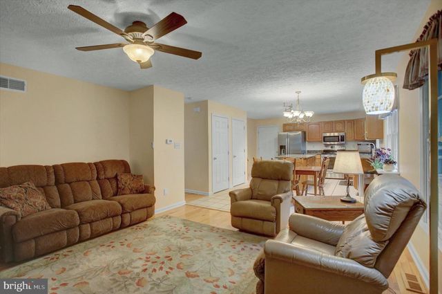 427 BRADLEY LN, Shippensburg, PA 17257
