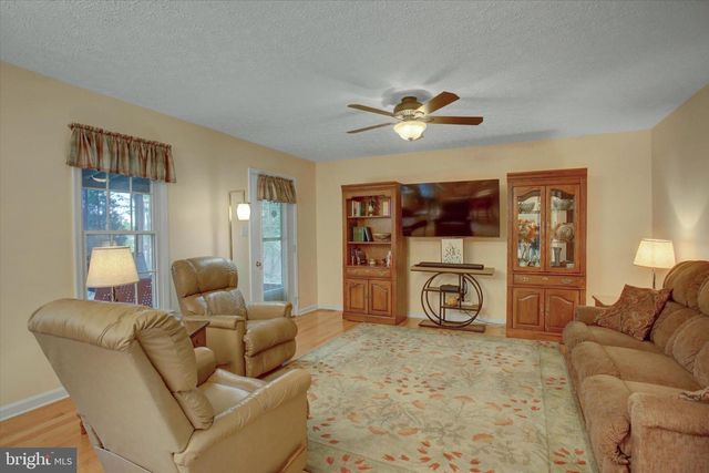 427 BRADLEY LN, Shippensburg, PA 17257