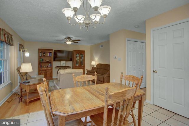 427 BRADLEY LN, Shippensburg, PA 17257