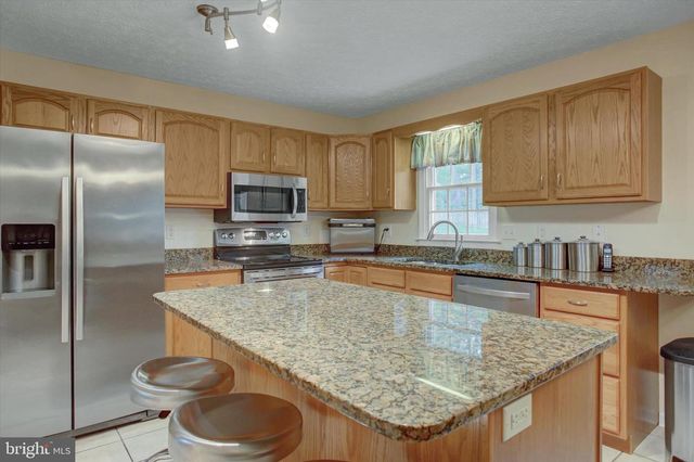 427 BRADLEY LN, Shippensburg, PA 17257