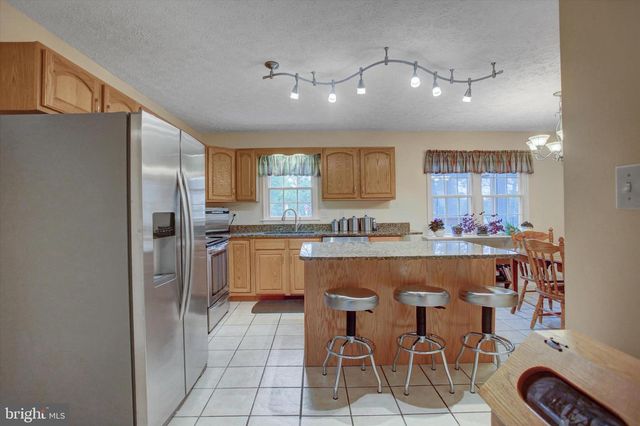 427 BRADLEY LN, Shippensburg, PA 17257