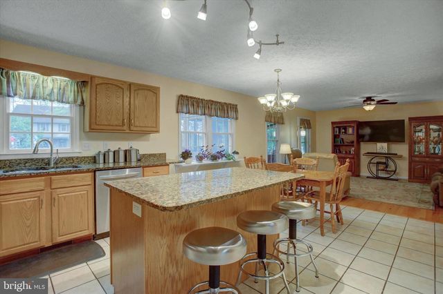 427 BRADLEY LN, Shippensburg, PA 17257
