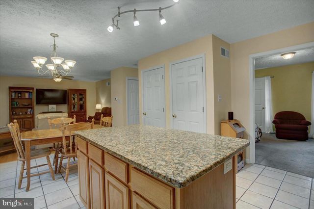 427 BRADLEY LN, Shippensburg, PA 17257