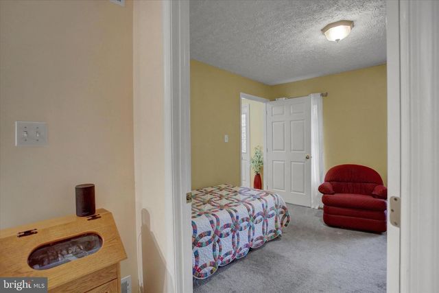 427 BRADLEY LN, Shippensburg, PA 17257