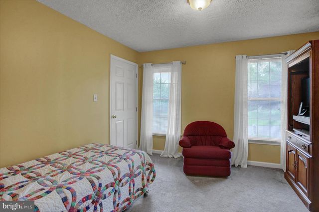 427 BRADLEY LN, Shippensburg, PA 17257