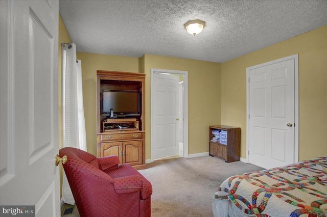 427 BRADLEY LN, Shippensburg, PA 17257