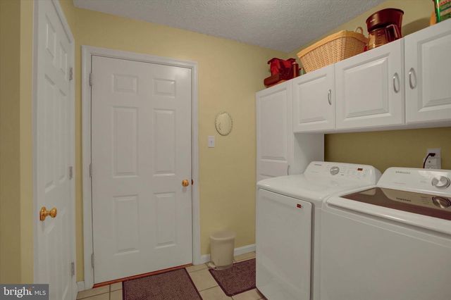 427 BRADLEY LN, Shippensburg, PA 17257
