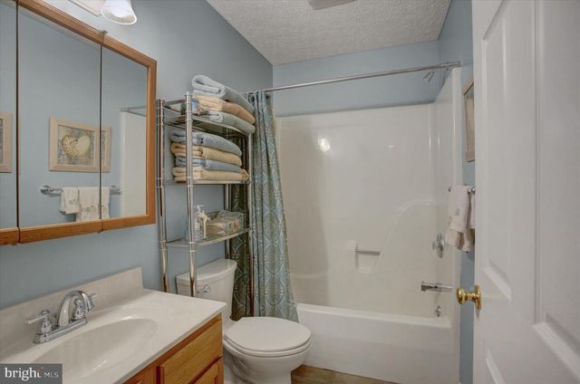 427 BRADLEY LN, Shippensburg, PA 17257