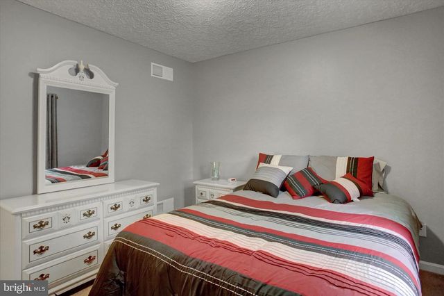 427 BRADLEY LN, Shippensburg, PA 17257