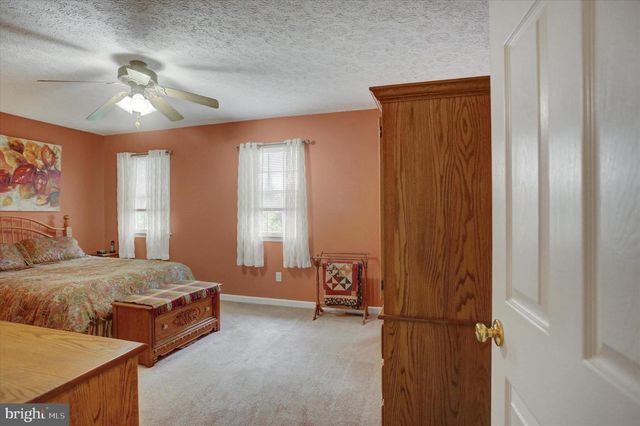 427 BRADLEY LN, Shippensburg, PA 17257