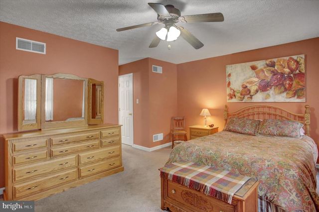 427 BRADLEY LN, Shippensburg, PA 17257