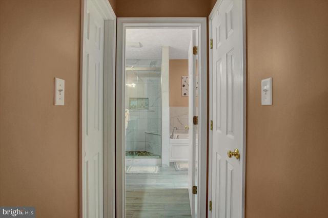 427 BRADLEY LN, Shippensburg, PA 17257