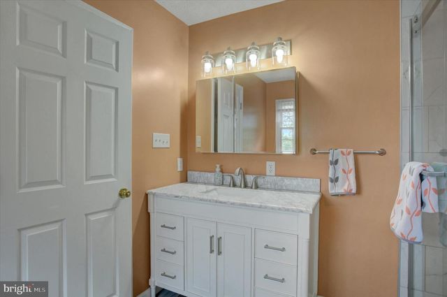 427 BRADLEY LN, Shippensburg, PA 17257
