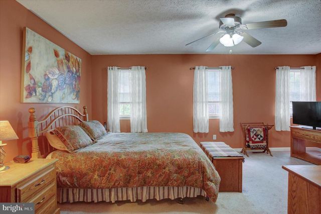 427 BRADLEY LN, Shippensburg, PA 17257