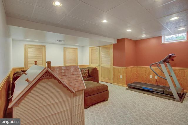 427 BRADLEY LN, Shippensburg, PA 17257