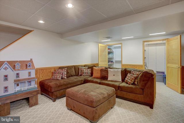 427 BRADLEY LN, Shippensburg, PA 17257