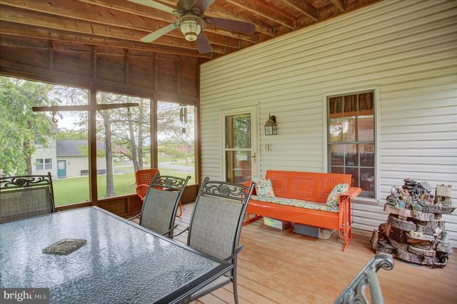 427 BRADLEY LN, Shippensburg, PA 17257