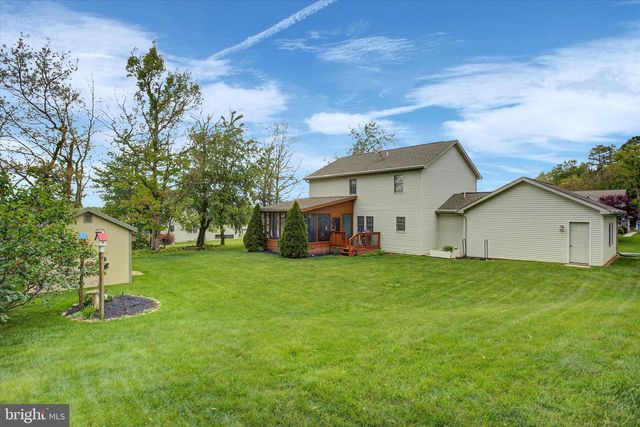 427 BRADLEY LN, Shippensburg, PA 17257