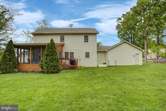427 BRADLEY LN, Shippensburg, PA 17257