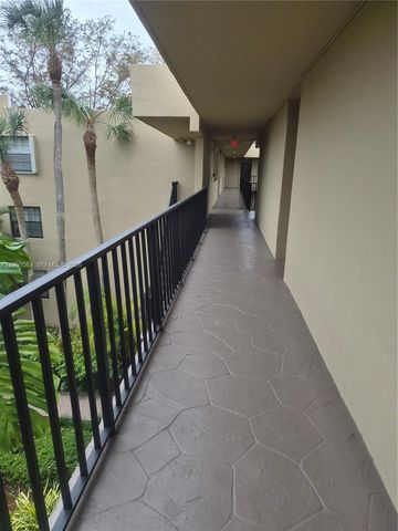 10855 SW 112th Ave 311, Miami, FL 33176