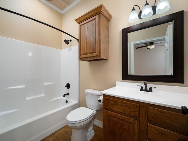 271 Front St, Palestine, TX 75803