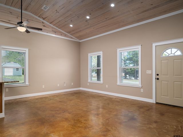 271 Front St, Palestine, TX 75803