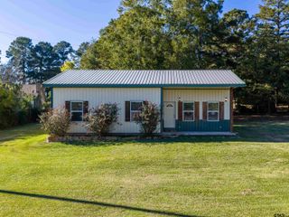 271 Front St, Palestine, TX 75803