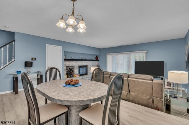 65 Townsend Ct, Franklin Twp., NJ 08823