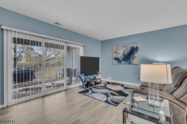 65 Townsend Ct, Franklin Twp., NJ 08823