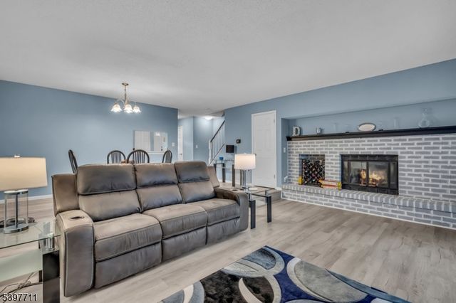 65 Townsend Ct, Franklin Twp., NJ 08823