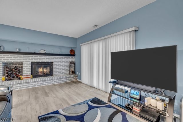 65 Townsend Ct, Franklin Twp., NJ 08823