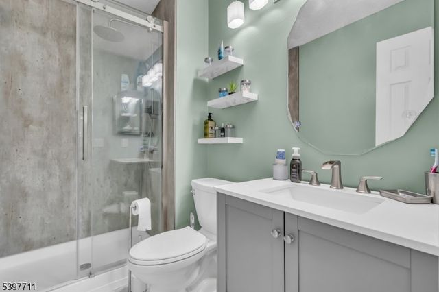 65 Townsend Ct, Franklin Twp., NJ 08823