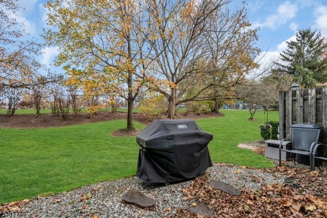 65 Townsend Ct, Franklin Twp., NJ 08823