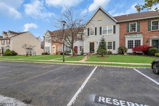 65 Townsend Ct, Franklin Twp., NJ 08823